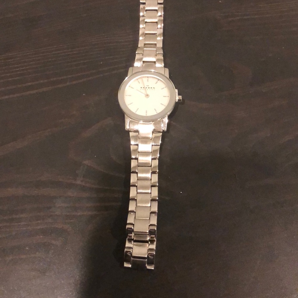 Silver watch - Picture 2 of 5